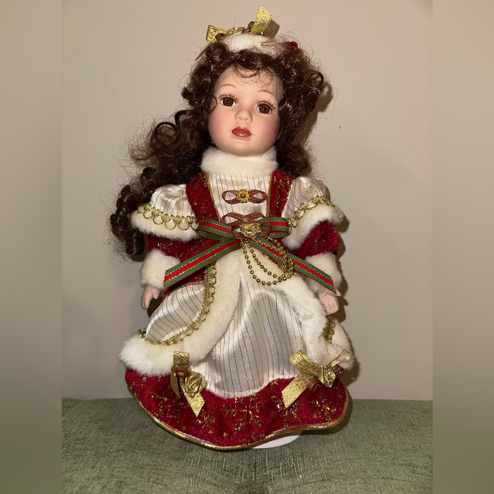 Vanessa Collection 2007 Christmas Porcelain Doll (Brunette, Brown Eyes)